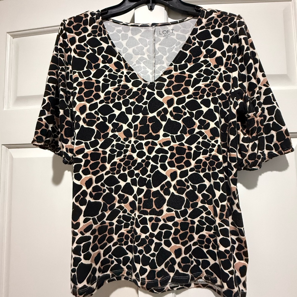 LOFT Black and White Graphic Blouse with Flutter Sleeves